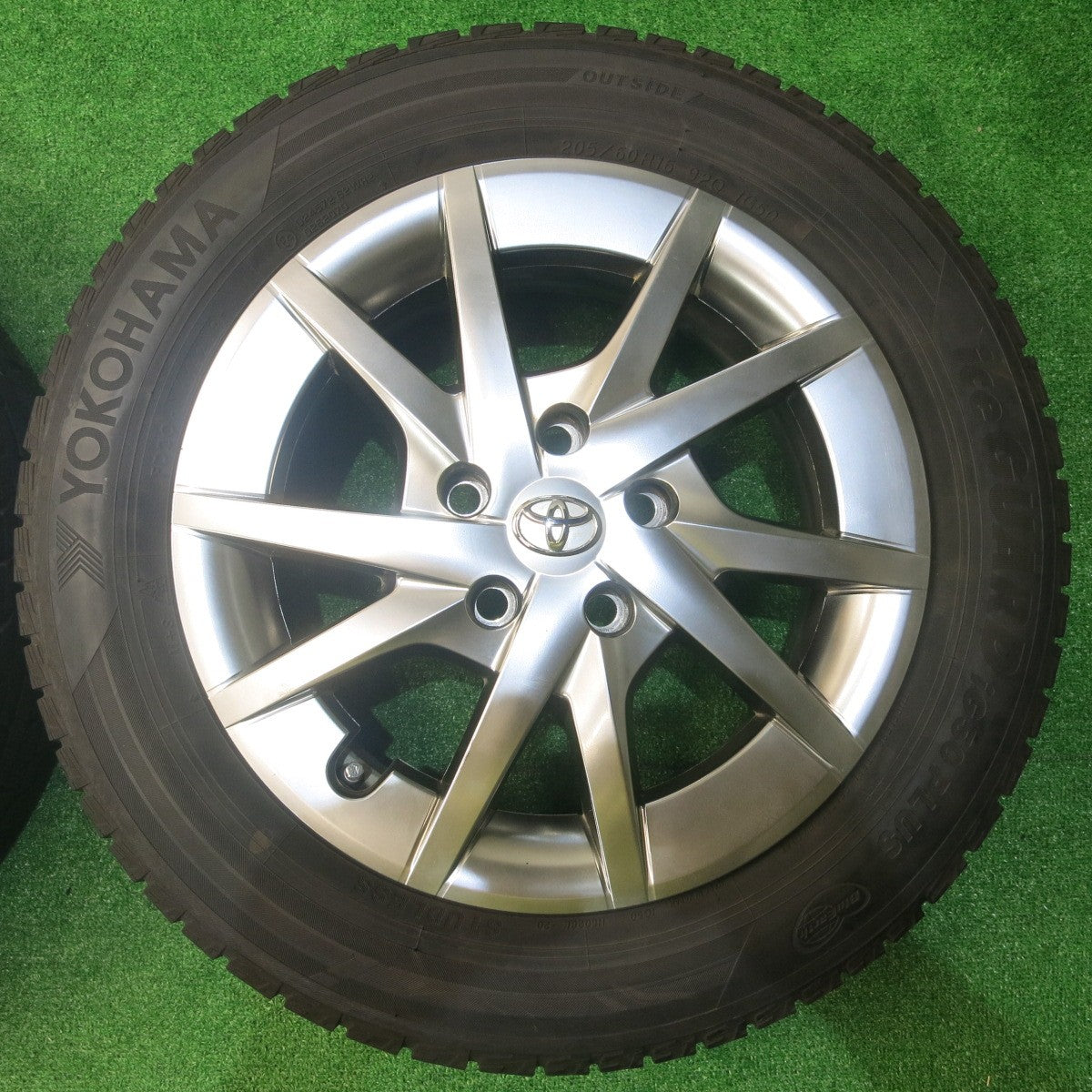 バリ溝!キレイ!9分★トヨタ プリウスα 純正 205/60R16 スタッドレス ヨコハマ アイスガード iG50 プラス 16インチ PCD114.3/5H★5051704NJス