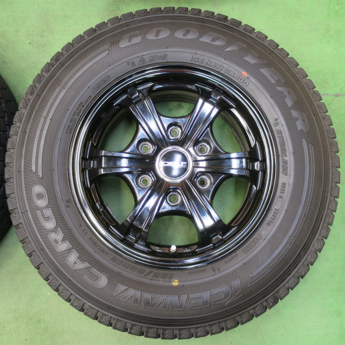 バリ溝!22年!キレイ!9.5分★スタッドレス 195/80R15 107/105L グッドイヤー アイスナビ CARGO DELF FLEX 15インチ PCD139.7/6H★5042912イス