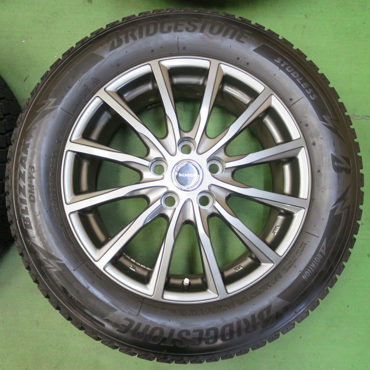 バリ溝!22年!キレイ!9分★スタッドレス 225/60R17 ブリヂストン ブリザック DM-V3 BALMINUM バルミナ 17インチ PCD114.3/5H★5052005イス