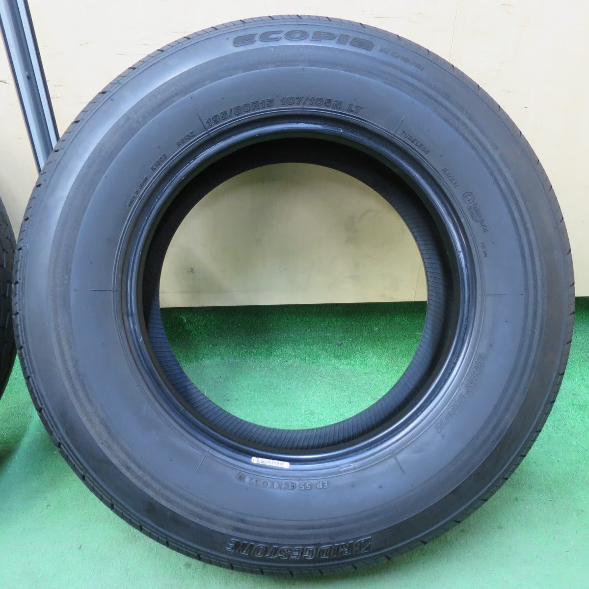 バリ溝!21年!9分★195/80R15 107/105N ブリヂストン エコピア RD613 タイヤ 15インチ ハイエース キャラバン 等★5041208イノタ