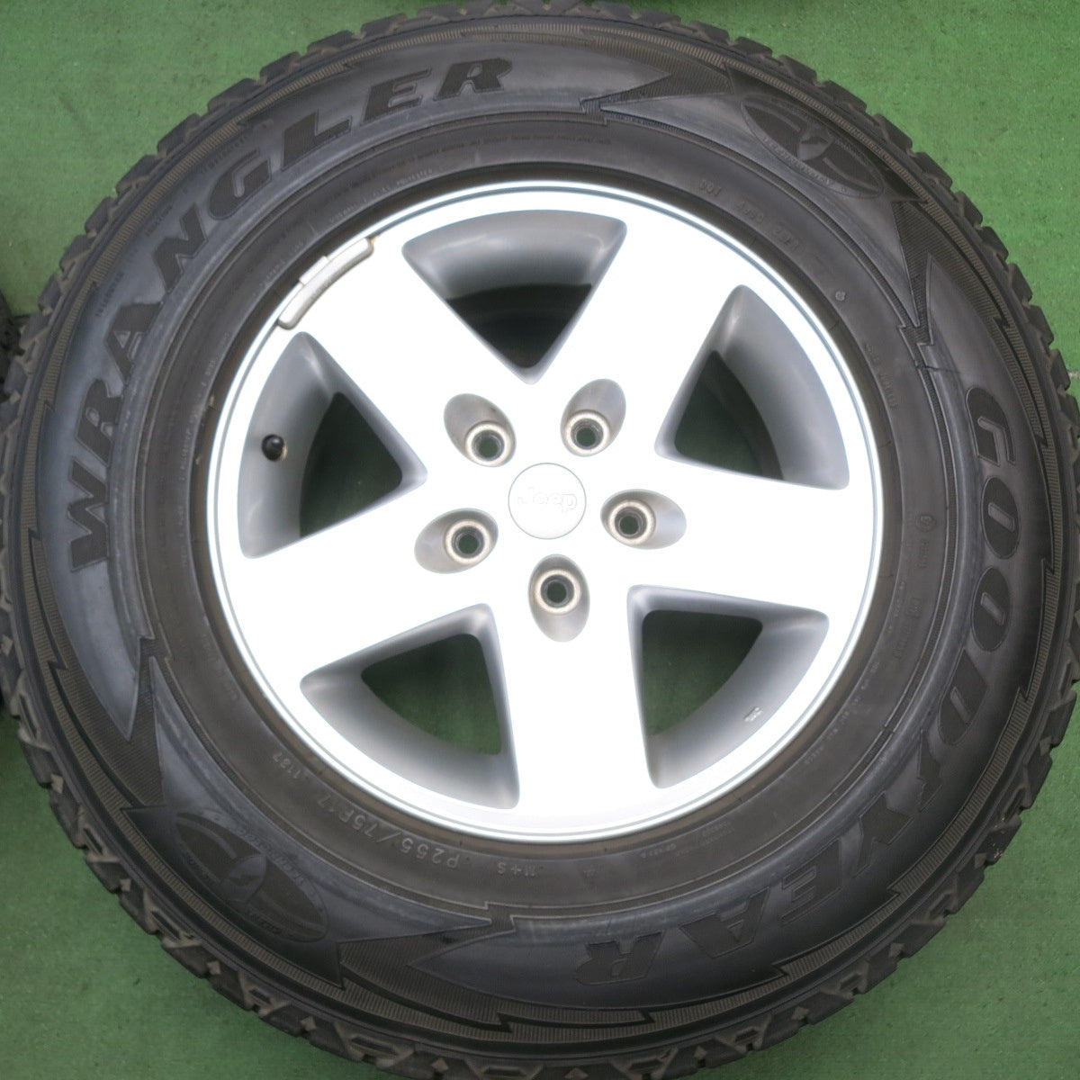4本価格★ジープ JK ラングラー 純正 255/75R17 グッドイヤー WRANGLER 17インチ PCD127/5H★5092110HAノ