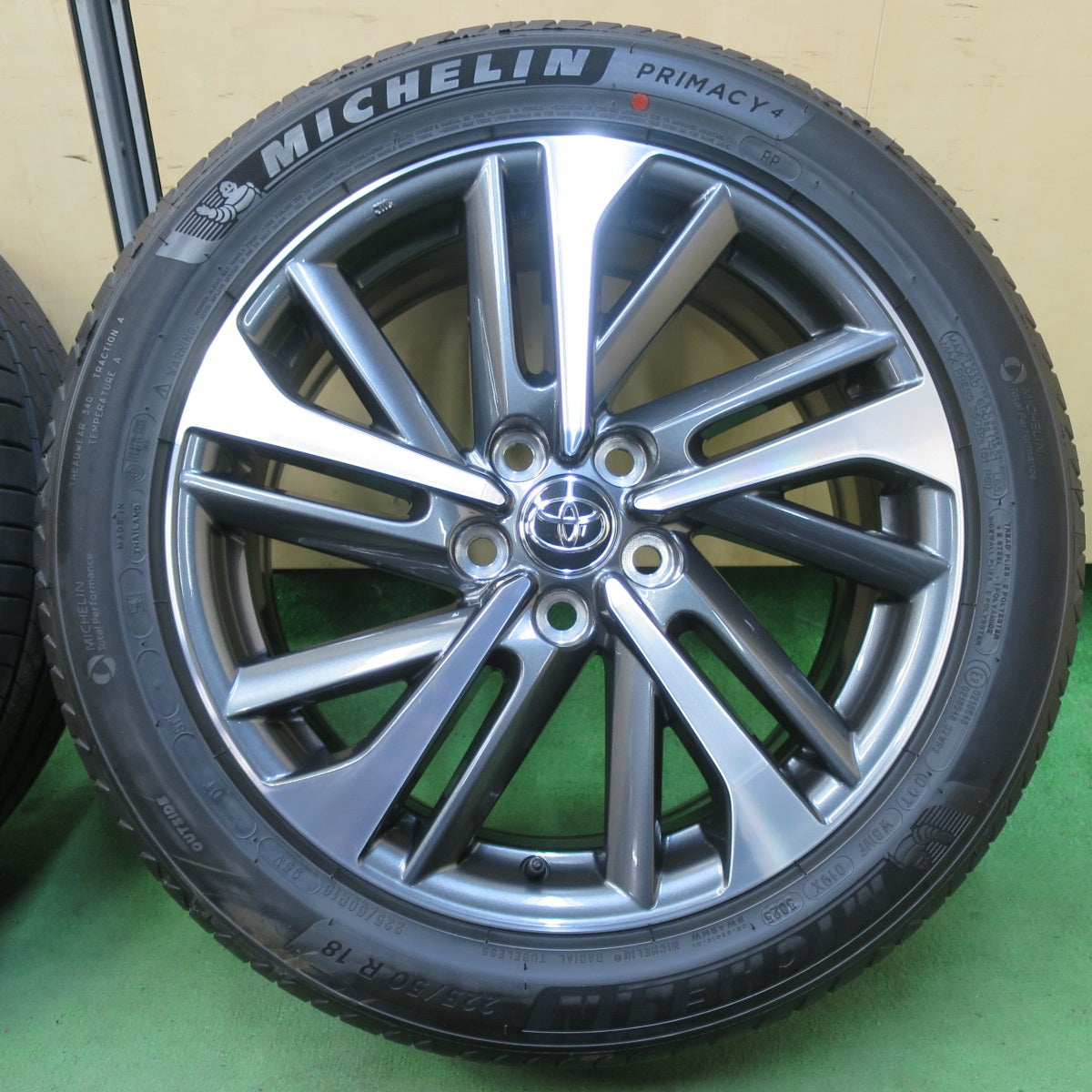 新車外し!23年★トヨタ カローラ クロス Z 純正 225/50R18 ミシュラン プライマシー4 18インチ PCD114.3/5H★5042905イノ
