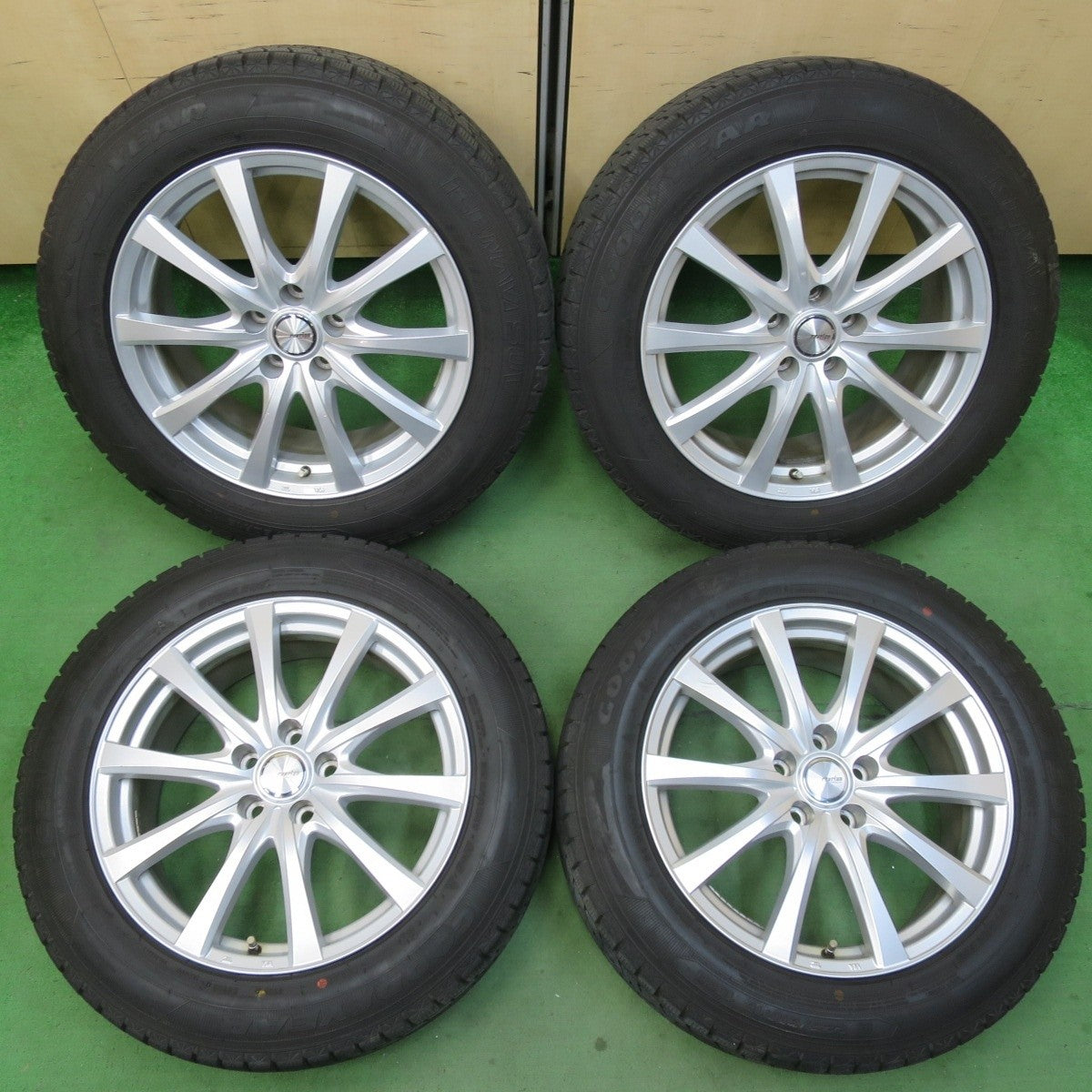 バリ溝!キレイ!9.5分★スタッドレス 225/60R18 グッドイヤー アイスナビ SUV ravrion RS01 ラブリオン 18インチ PCD114.3/5H★5040701イス