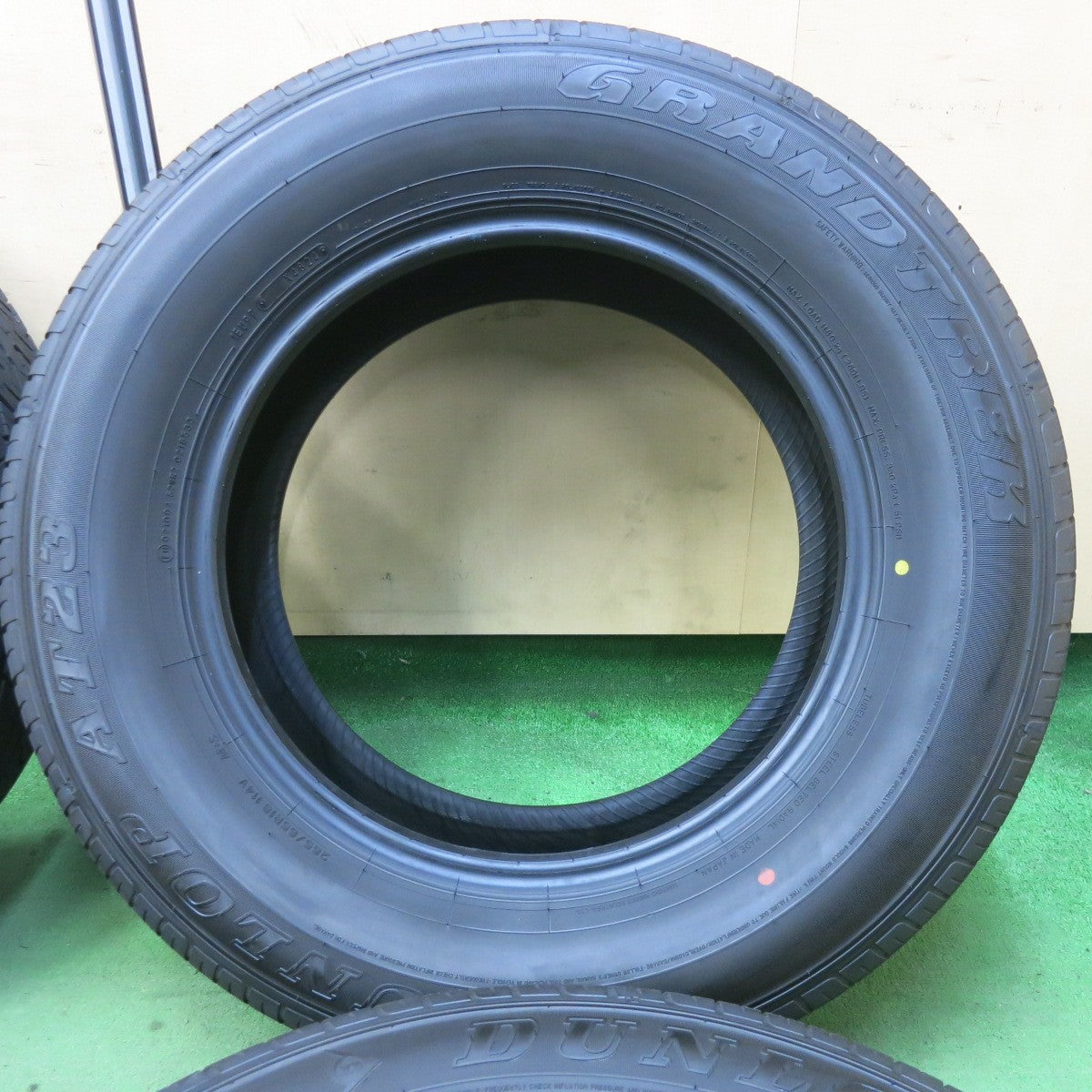 新車外し!24年★265/65R18 ダンロップ グラントレック AT23 タイヤ 18インチ ランクル 250 VX 300 等★5062401SYノタ