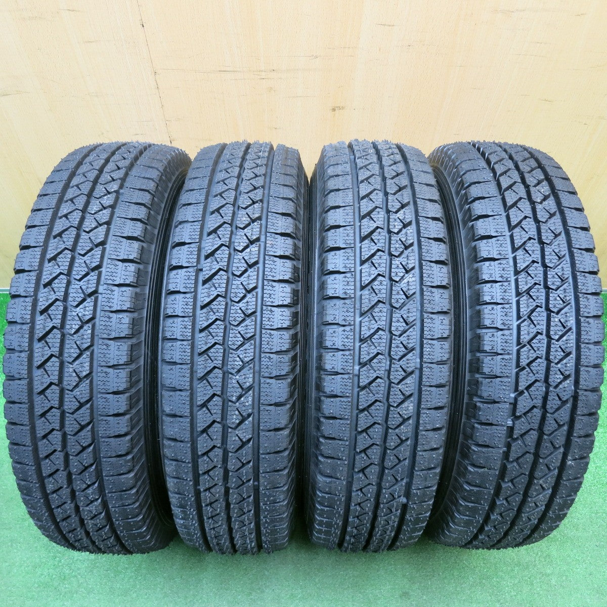 未使用!23年!キレイ★スタッドレス 175R14 8PR ブリヂストン ブリザック VL1 スチール ホイール マツダ 14インチ PCD114.3/5H★5121106HAス