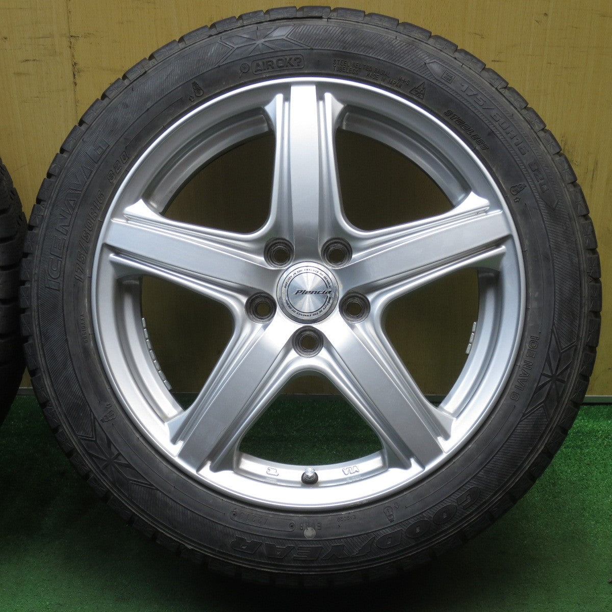 バリ溝!キレイ!9分★ラクティス 等 175/60R16 スタッドレス グッドイヤー アイスナビ6 Plencia プレンシア 16インチ PCD100/5H★5070407NJノ