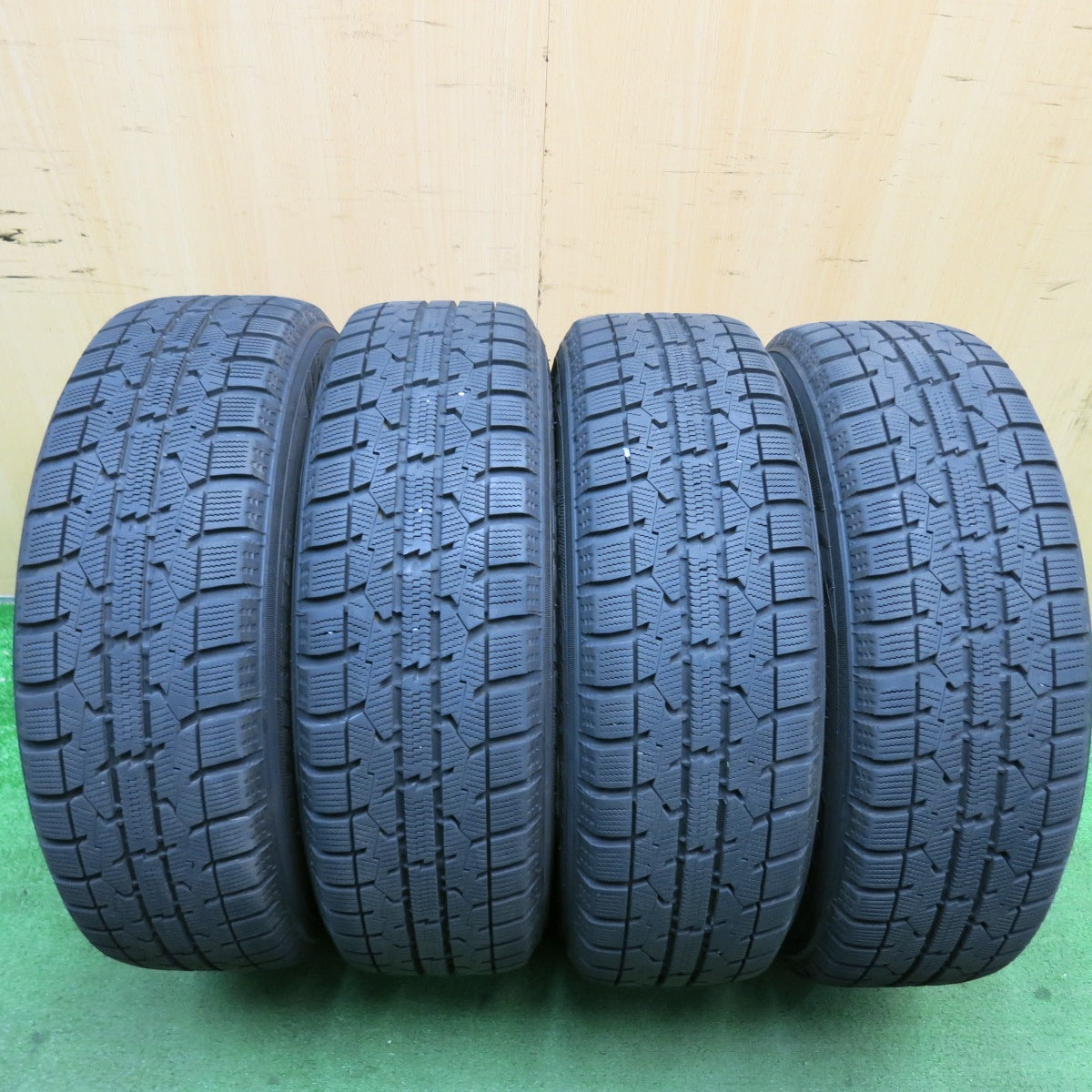 バリ溝!22年!キレイ!9.5分★スタッドレス 165/65R14 トーヨー オブザーブ ガリット GIZ JOKER ジョーカー 14インチ PCD100/4H★5051607AKス