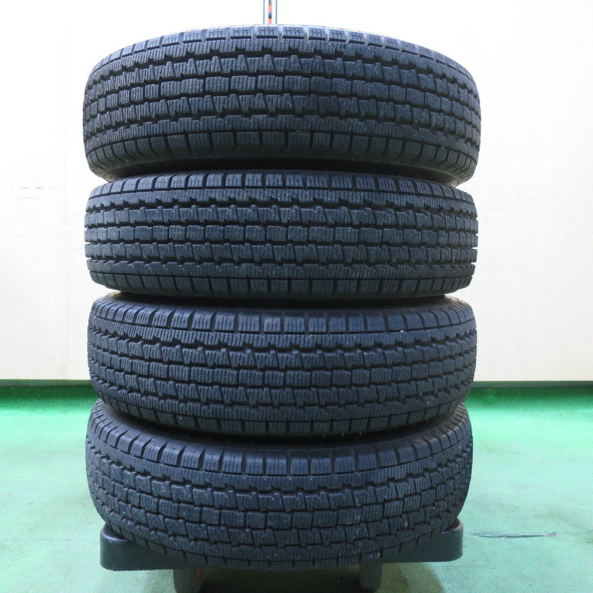 バリ溝!23年!9.5分★スタッドレス 145/80R12 80/78N ブリヂストン W300 TOPY スチール 12インチ PCD100/4H★5011810イス