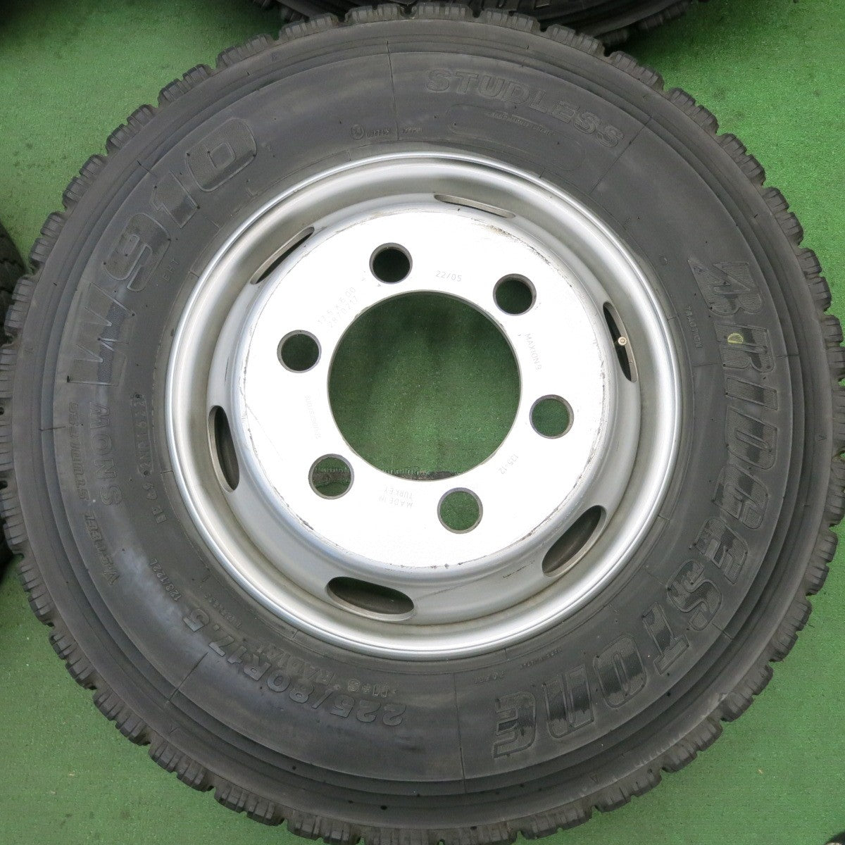 バリ溝!22年!9.5分!6本★トラック 225/80R17.5 123/122L スタッドレス ブリヂストン W910 ブリヂストン 製 スチール 17.5インチ 135-12 PCD222.25/6H★5091801HAス