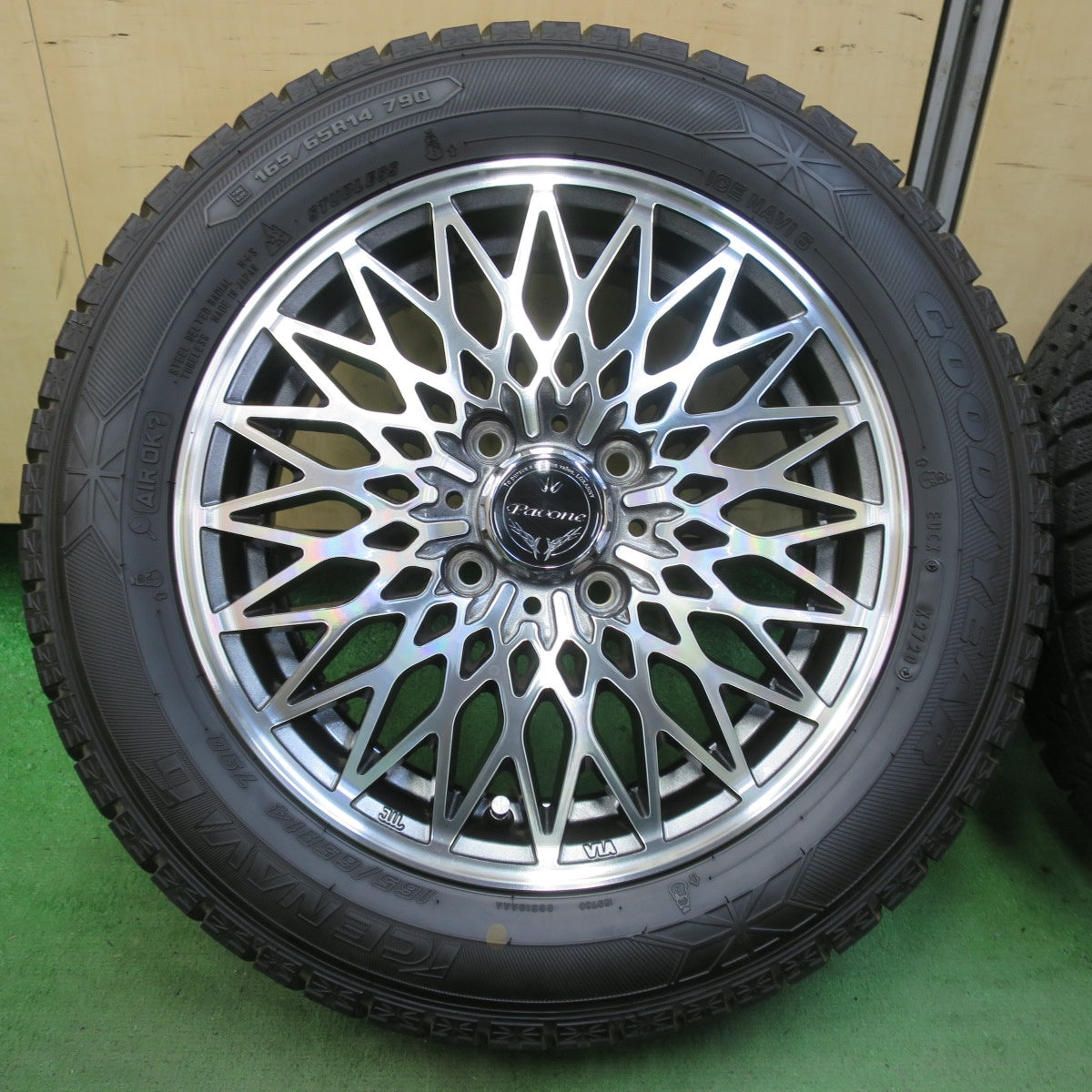 バリ溝!キレイ!9.5分★LOXARNY Pavone 165/65R14 スタッドレス グッドイヤー アイスナビ6 ロクサーニ パヴォーネ 14インチ ソリオ ハスラー 等 PCD100/4H★5101504イス
