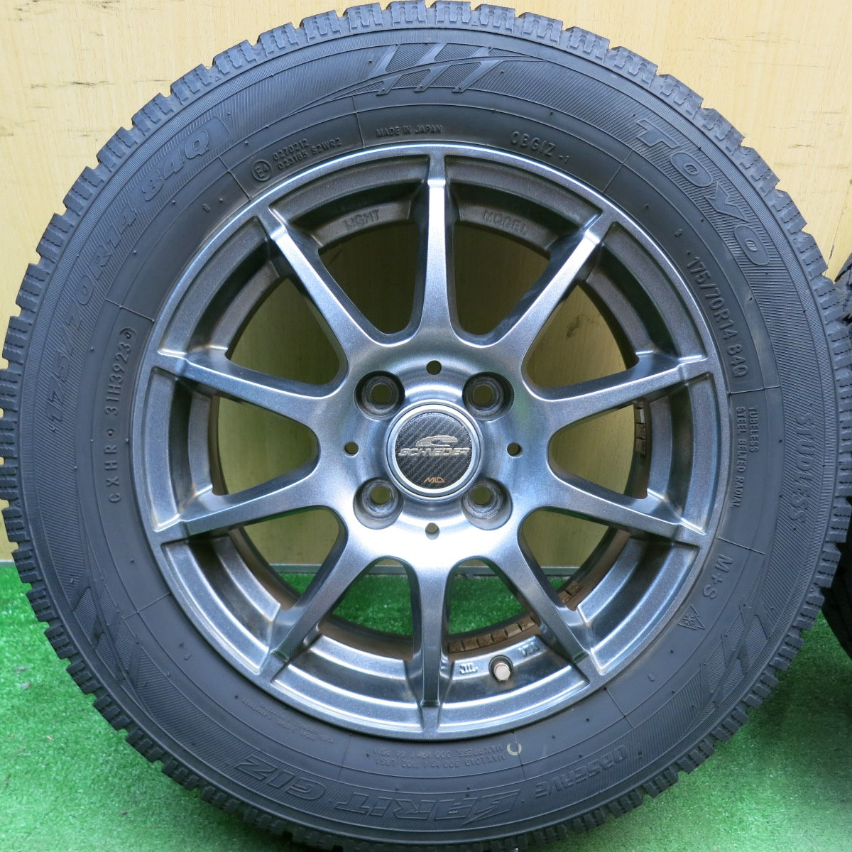 バリ溝!23年!キレイ!9.5分★スタッドレス 175/70R14 トーヨー オブザーブ ガリット GIZ SCHNEIDER MiD シュナイダー マルカ 14インチ PCD100/4H★5092702HAス