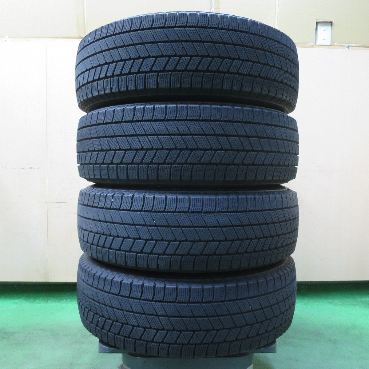 バリ溝 21年 綺麗 9.5分★スタッドレス 195/65R16 ブリヂストン ブリザック VRX3 CarifaⅡ 16インチ PCD100/4H★5031503イス