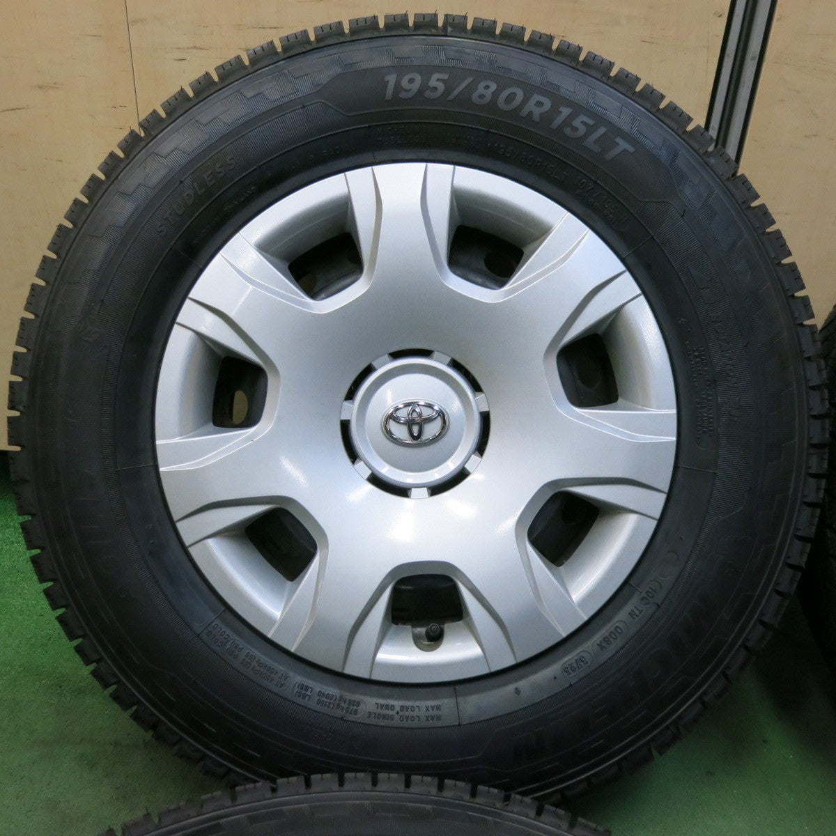 未使用!23年!キレイ★トヨタ 200系 ハイエース 純正 スチール 195/80R15 107/105R スタッドレス ミシュラン AGILIS X-ICE 15インチ PCD139.7/6H★5073007SYス
