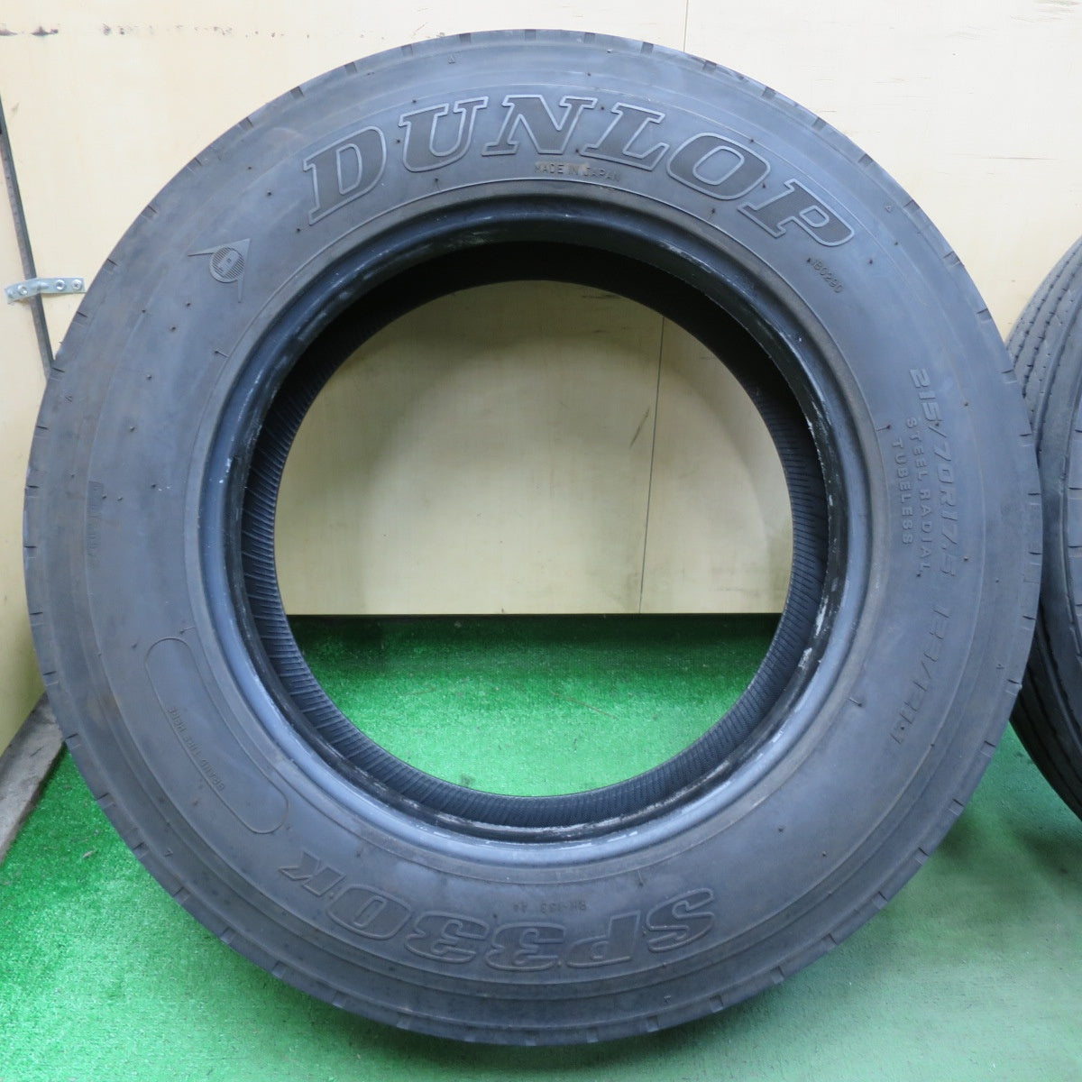 バリ溝!ほぼ10分!6本★トラック タイヤ 215/70R17.5 123/121J ダンロップ SP330K 17.5インチ★5102006イノタ