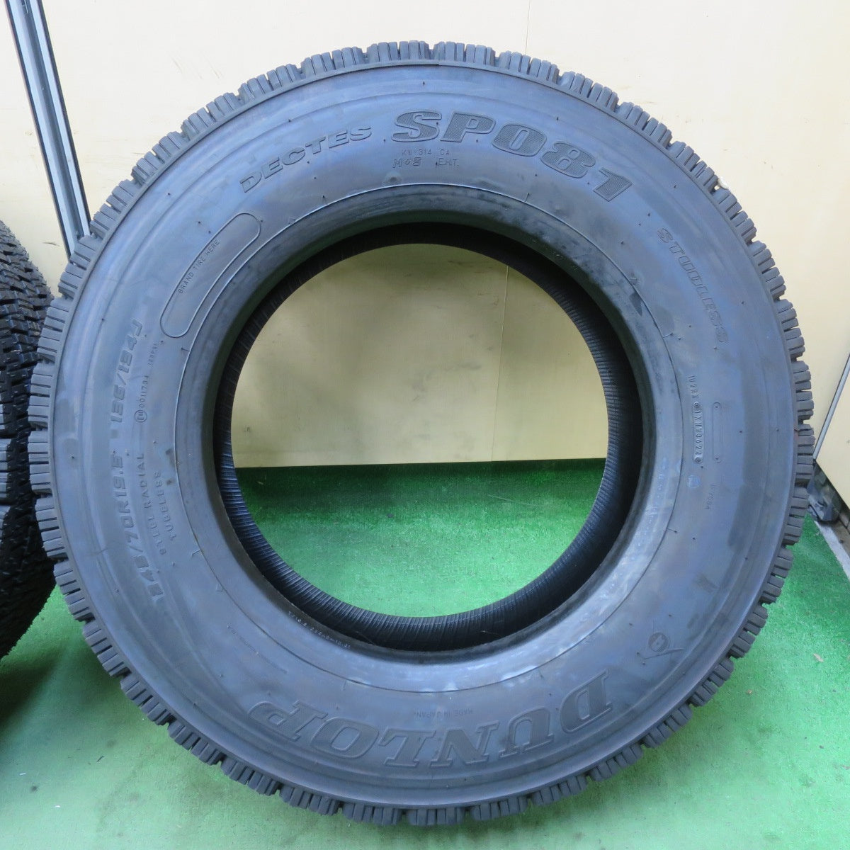 未使用!24年!2本★トラック タイヤ 245/70R19.5 136/134J スタッドレス ダンロップ デクテス SP081 DECTES 19.5インチ★5063002イスタ