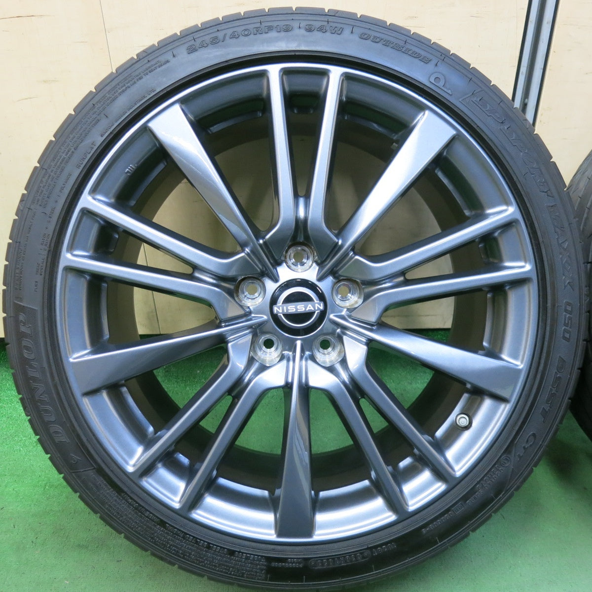 バリ溝!23年!キレイ!9.5分★日産 V37 スカイライン 400R 純正 245/40R19 ダンロップ SPスポーツマックス 050 DSST CTT 19インチ PCD114.3/5H★5091104SKノ