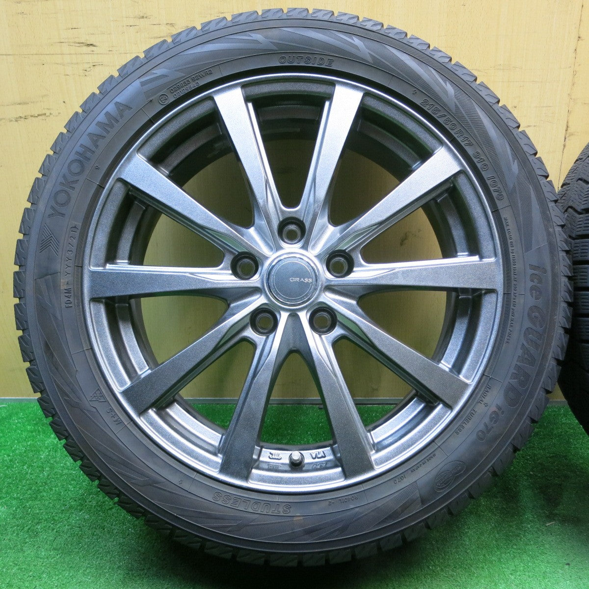 バリ溝!21年!キレイ!9.5分以上★スタッドレス 215/50R17 ヨコハマ アイスガード iG70 GRASS グラス 17インチ PCD114.3/5H★5042203NJス