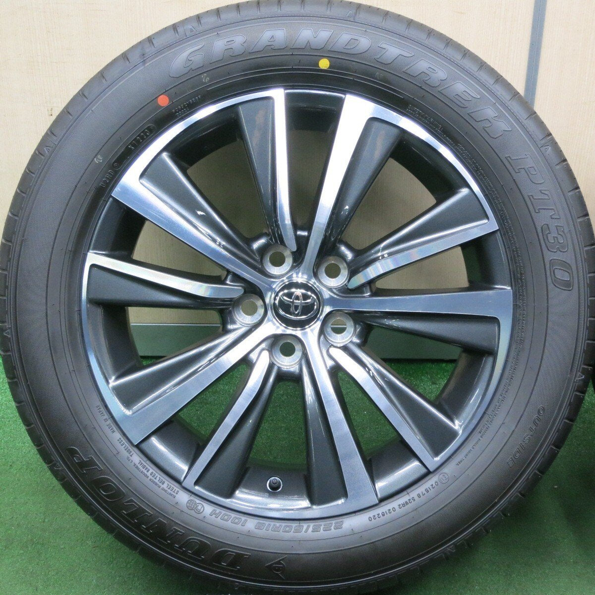新車外し!23年★トヨタ 80系 ハリアー Gグレード 純正 225/60R18 ダンロップ グラントレック PT30 PCD114.3/5H★4041004TNノ