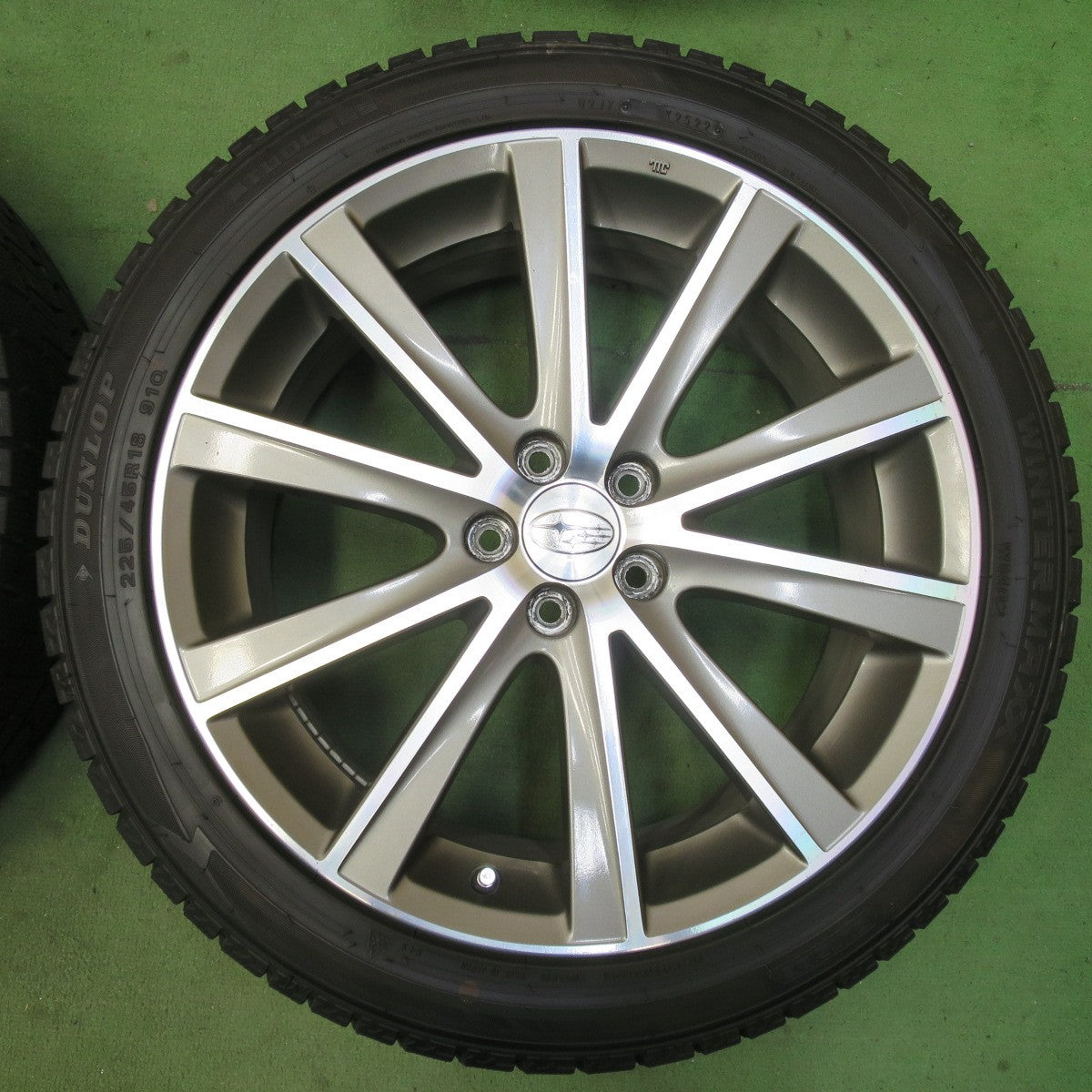 バリ溝!22年!9.5分★スバル レガシィ 純正 225/45R18 スタッドレス ダンロップ ウインターマックス WM02 18インチ PCD100/5H★5093002イス