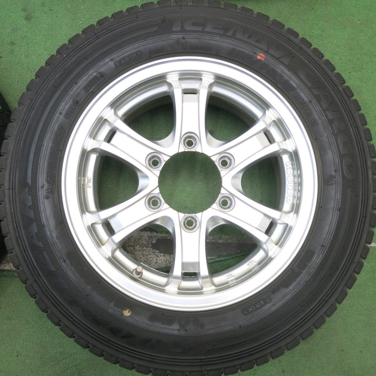 バリ溝!キレイ!9分★KEELER FORCE 185/75R15 106/104L スタッドレス グッドイヤー アイスナビ カーゴ キーラー フォース 15インチ PCD139.7/6H★5092513HAス