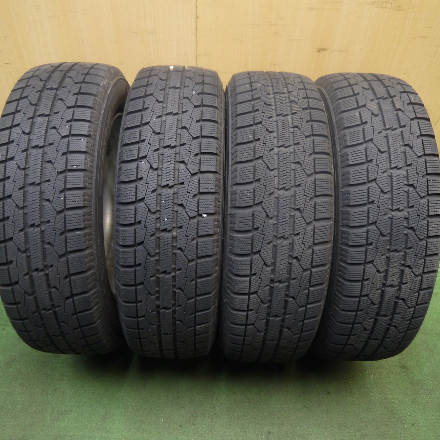 バリ溝!23年!キレイ!9.5分★スタッドレス 185/65R15 トーヨー オブザーブ ガリット GIZ ESTROSA DF-10 エステローザ 15インチ PCD100/4H★5092402Hス