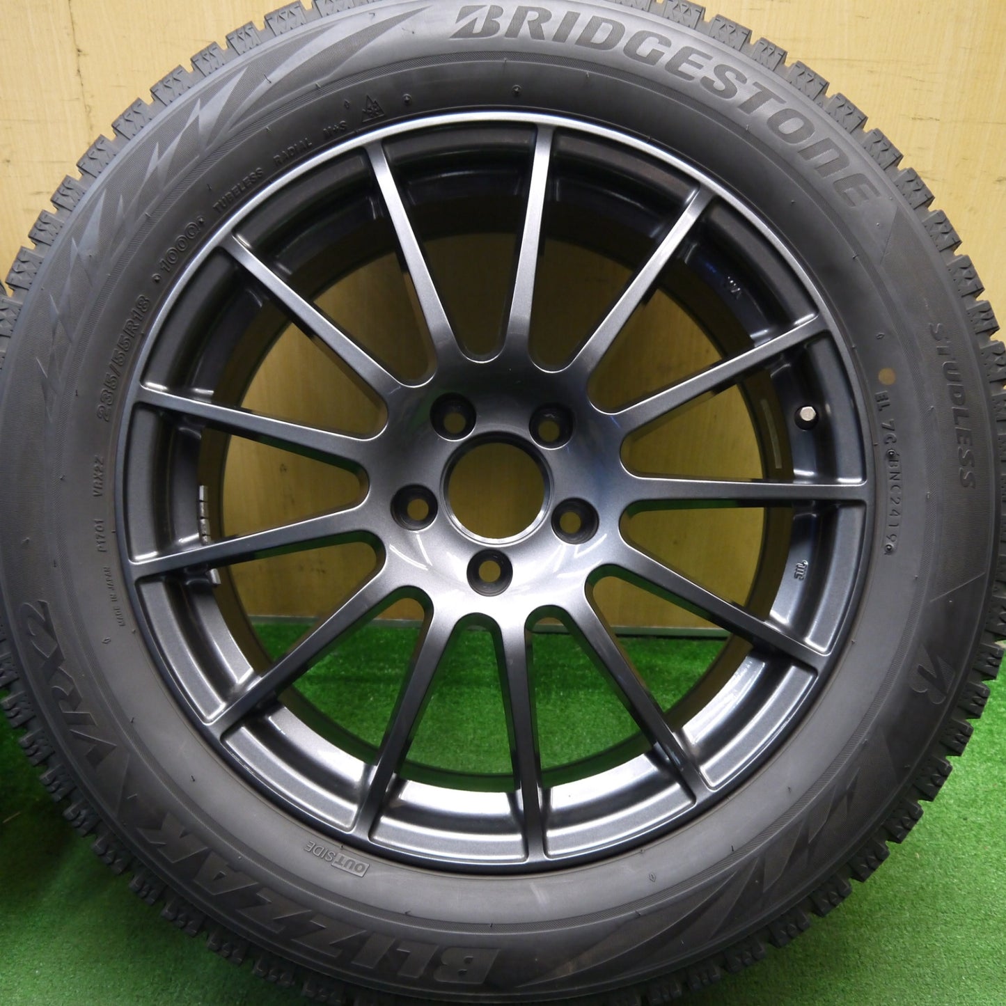 バリ溝!キレイ!9分★ベンツ 等 IRVINE F01 235/55R18 スタッドレス ブリヂストン ブリザック VRX2 18インチ アーヴィン PCD112/5H★5042205Hス