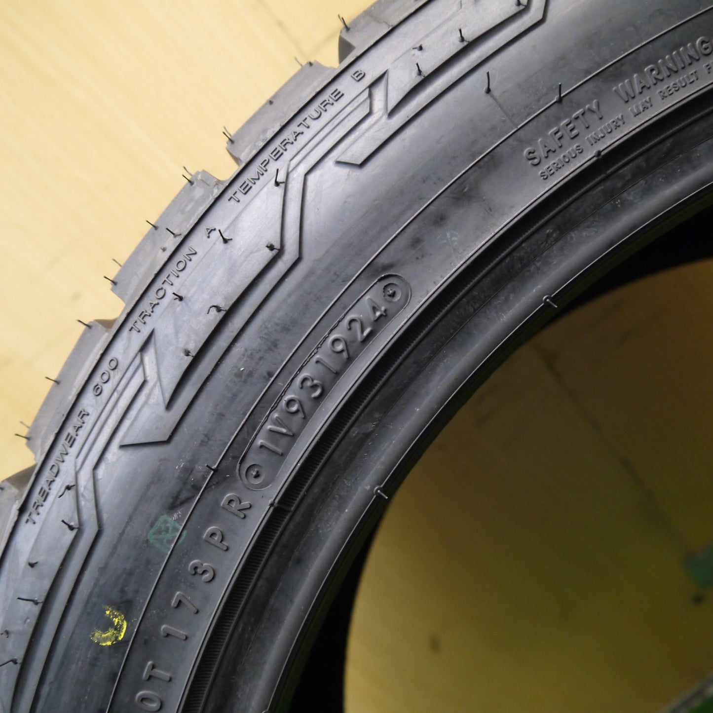未使用!24年!1本★305/40R22 ニットー RECON GRAPPLER A/T タイヤ 22インチ ランクル 100 200 等★5081807Hノタ