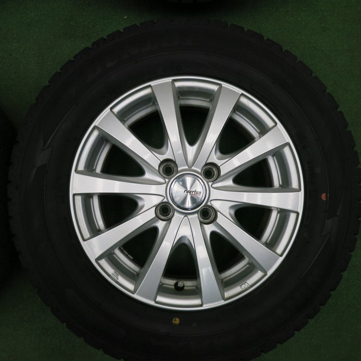 バリ溝!22年!キレイ!9.5分以上★スタッドレス 185/70R14 ダンロップ ウインターマックス WM02 ravrion RS01 ラブリオン 14インチ PCD100/4H★5012005TNス