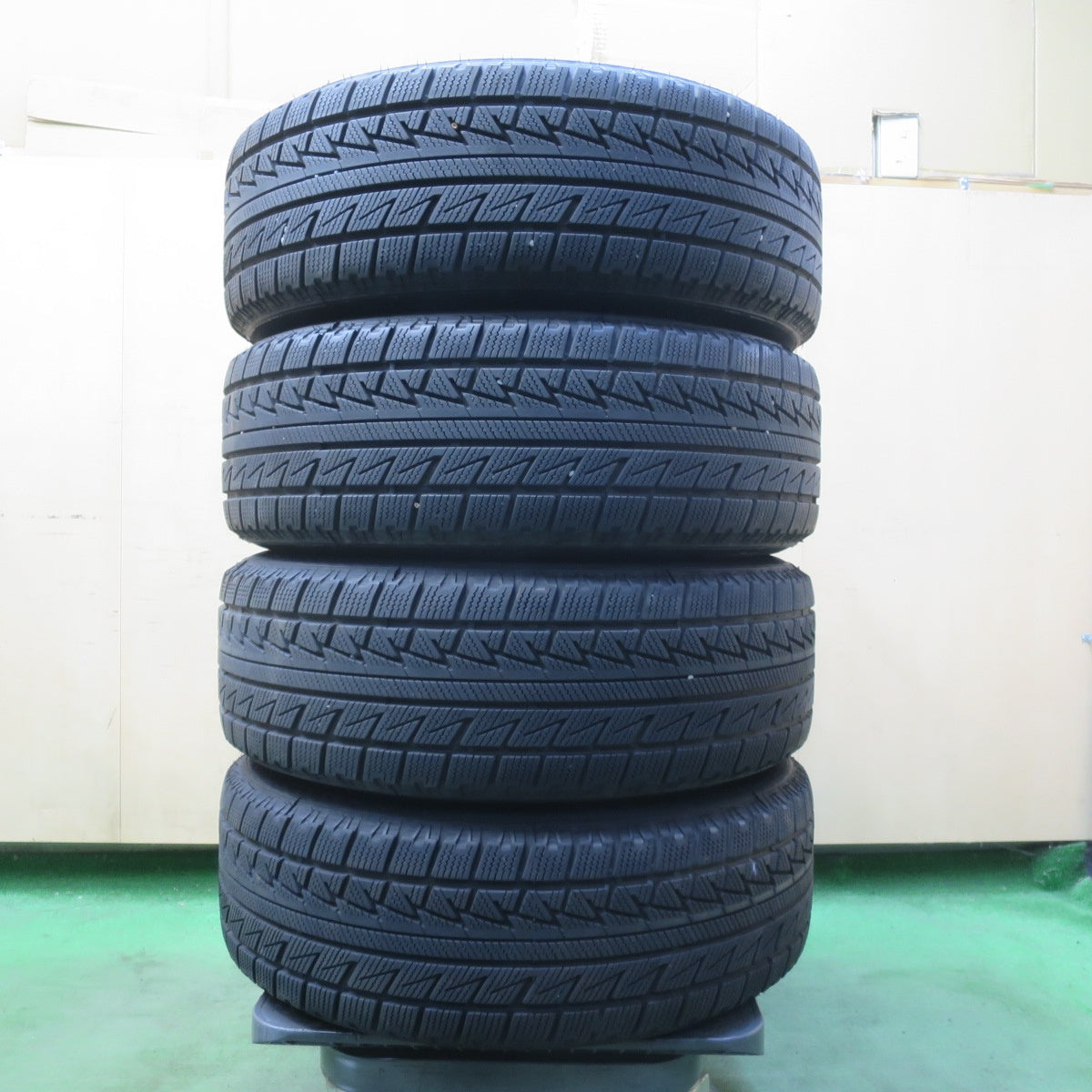 4本価格!22年★スタッドレス 205/55R16 グリンランダー L-SNOW96 NEXTA ネクスタ 16インチ PCD114.3/5H★6040610イス
