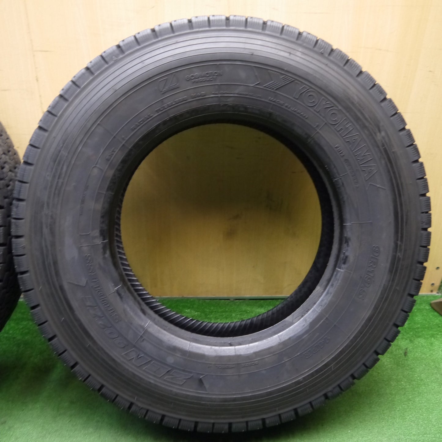 バリ溝!9分!2本★トラック バス タイヤ 9R19.5 14PR スタッドレス ヨコハマ ZEN 902ZE 19.5インチ★5062308KKスタ