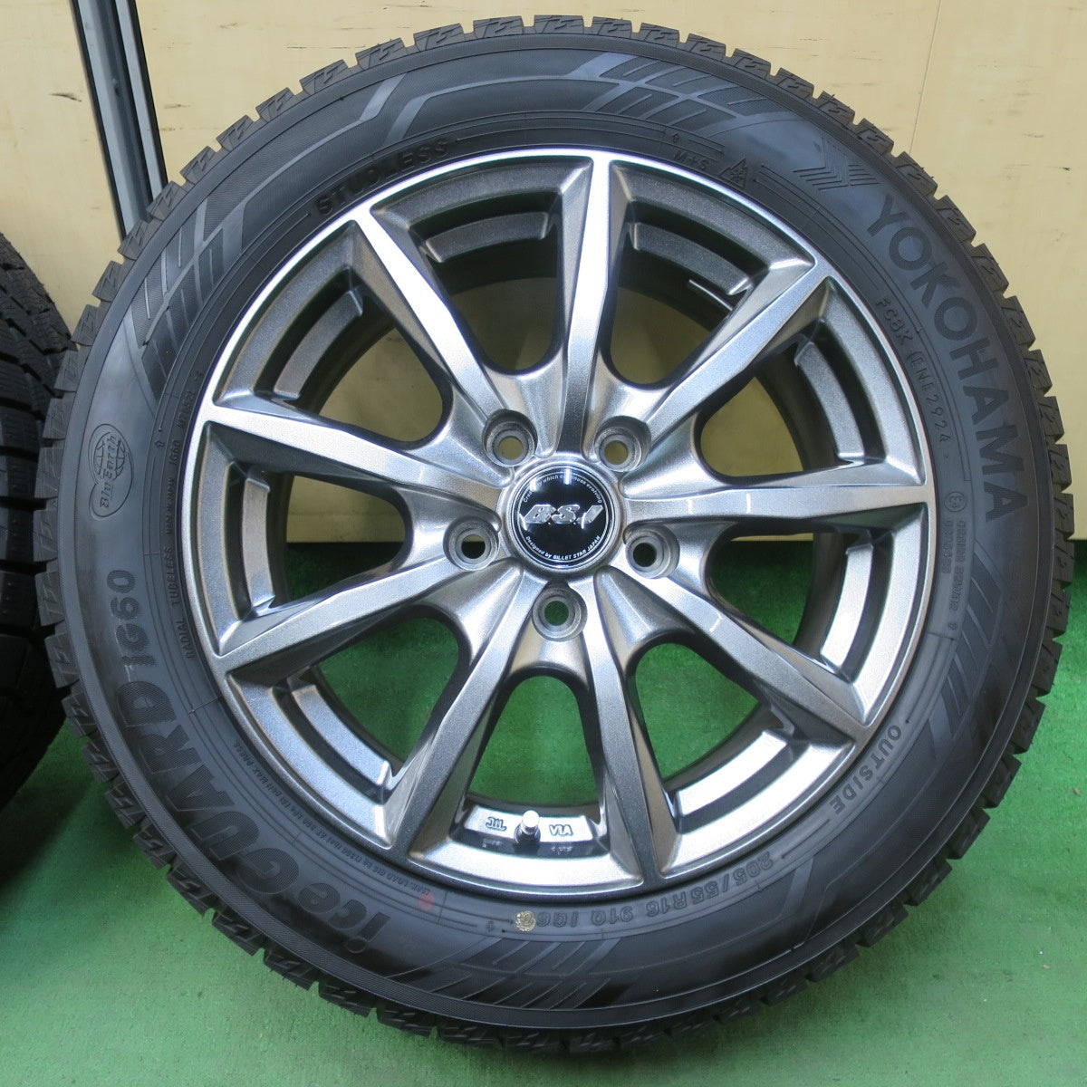 タイヤほぼ未使用!24年!キレイ★アウディ 等 B.S.J 205/55R16 スタッドレス ヨコハマ アイスガード iG60 BILLET STAR JAPAN 16インチ PCD112/5H★5040903イス