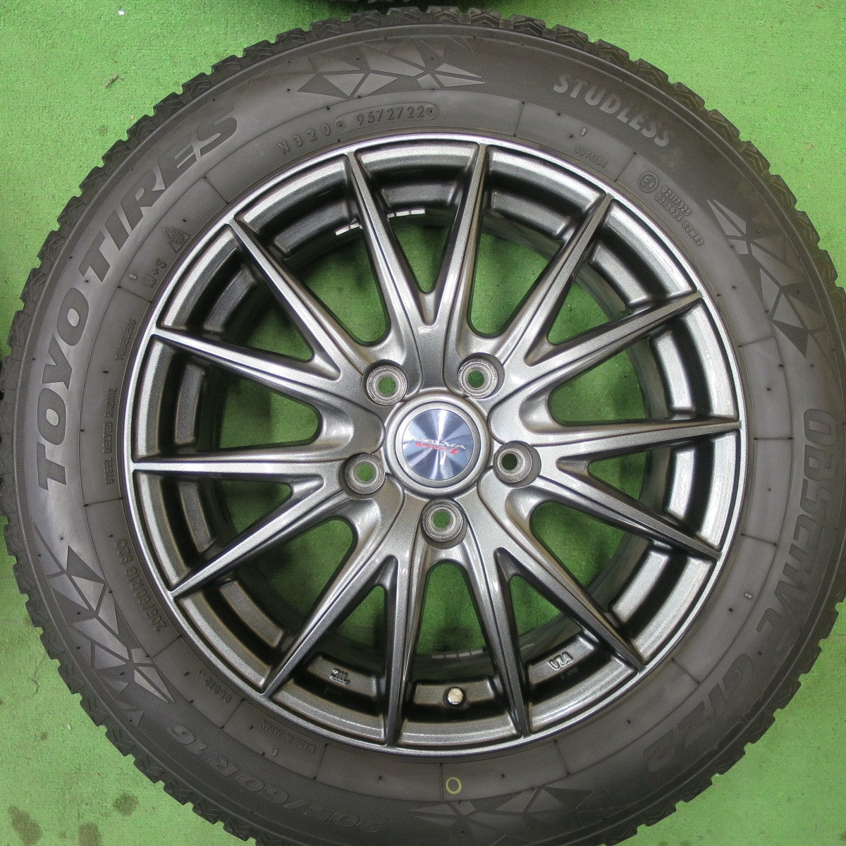 バリ溝!22年!キレイ!9.5分★スタッドレス 205/60R16 トーヨー オブザーブ GIZ2 VELVA SPORTZ ヴェルヴァ 16インチ PCD114.3/5H★5051301TTス