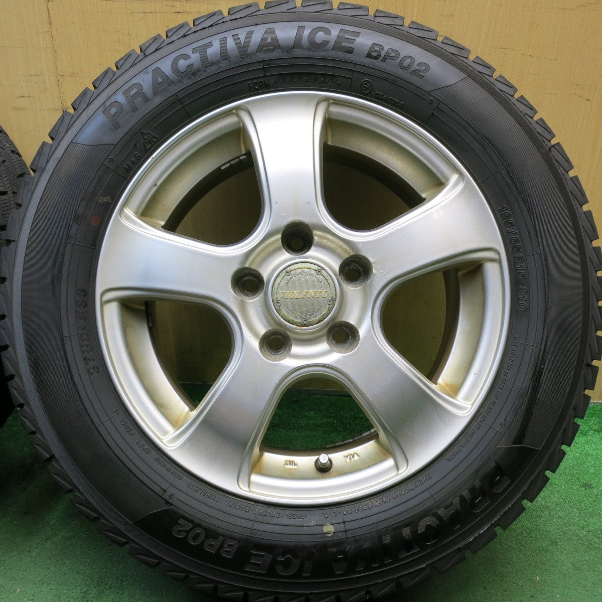 バリ溝!24年!9.5分★スタッドレス 195/65R15 プラクティバ アイス BP02 ヨコハマ製 VIOLENTO ヴィオレント 15インチ PCD114.3/5H★5092711HAス