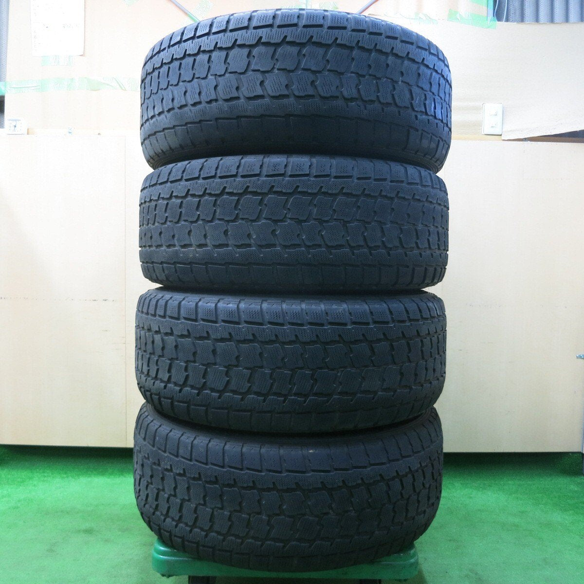 キレイ★ランクル 等 XTREME-J XJ 285/60R18 スタッドレス グッドイヤー ラングラー IP/N PCD150/5H★4022605イス