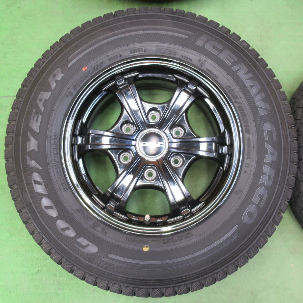 バリ溝!22年!キレイ!9.5分★スタッドレス 195/80R15 107/105L グッドイヤー アイスナビ CARGO DELF FLEX 15インチ PCD139.7/6H★5042912イス