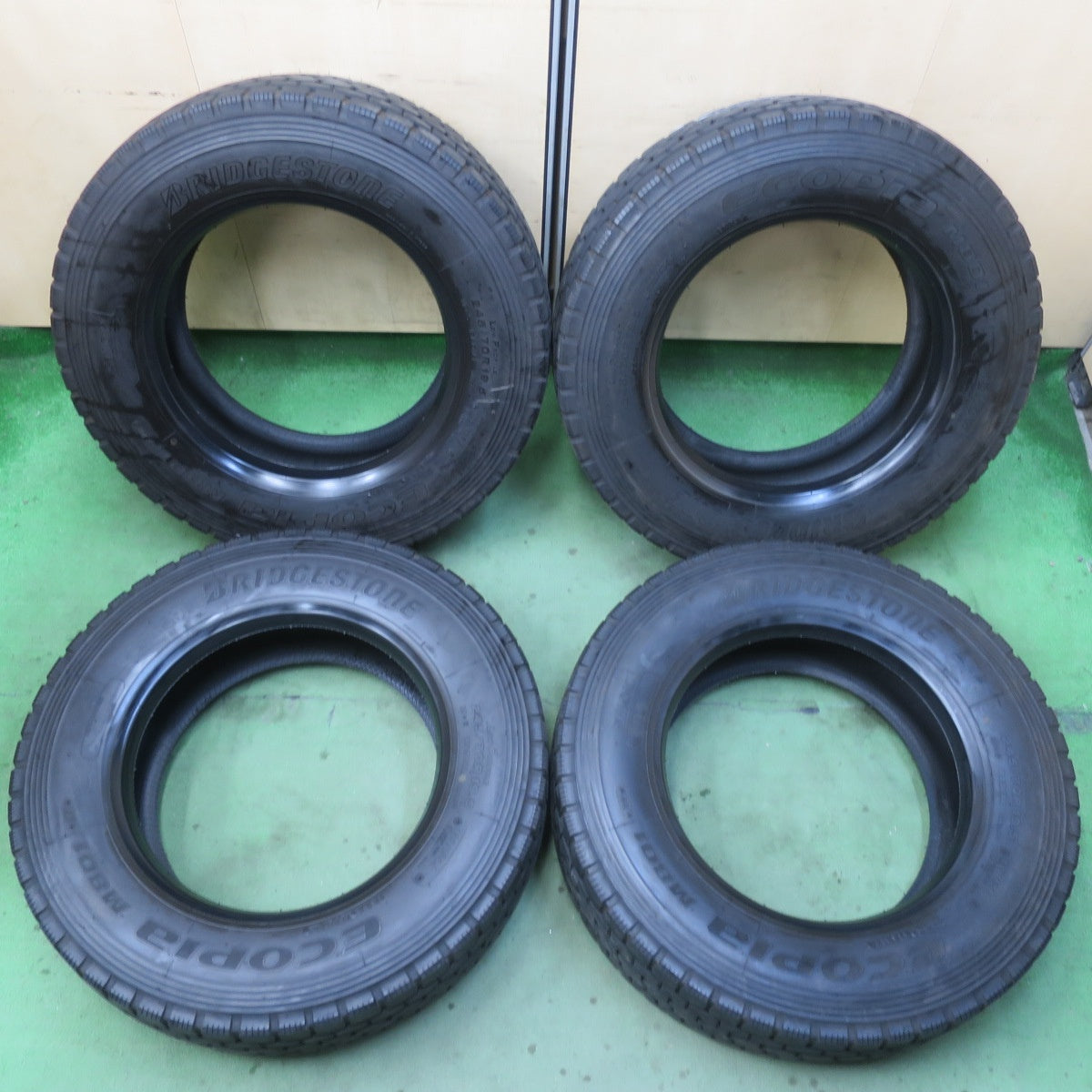 超バリ溝!25年!9.5分以上★トラック バス タイヤ 245/70R19.5 136/134J ブリヂストン エコピア M801 Ⅱ ミックス オールシーズン 19.5インチ★6013103イスタ