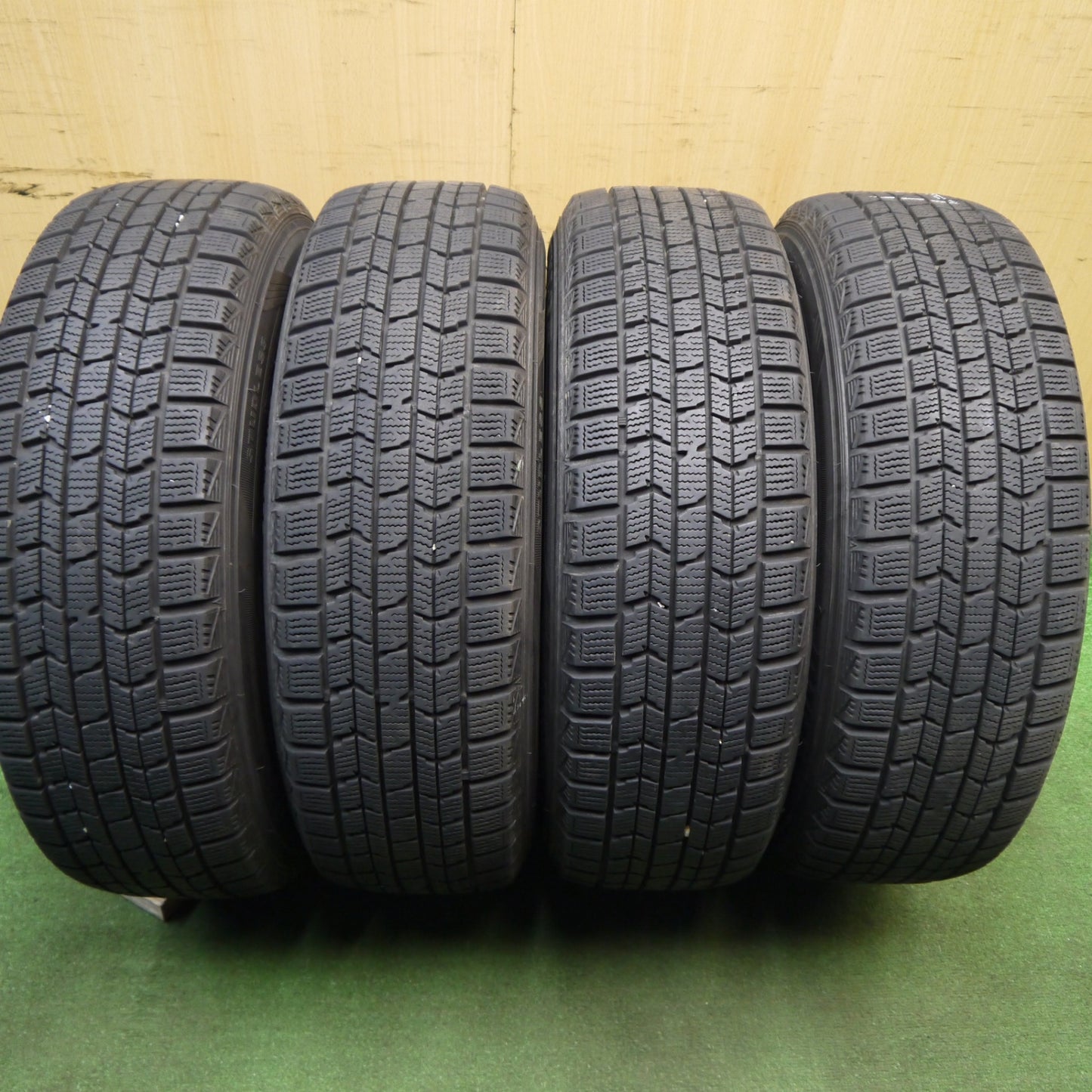 バリ溝!9分★スタッドレス 205/60R16 ダンロップ DSX-2 VELVA ヴェルヴァ 16インチ PCD114.3/5H★5040910Hス