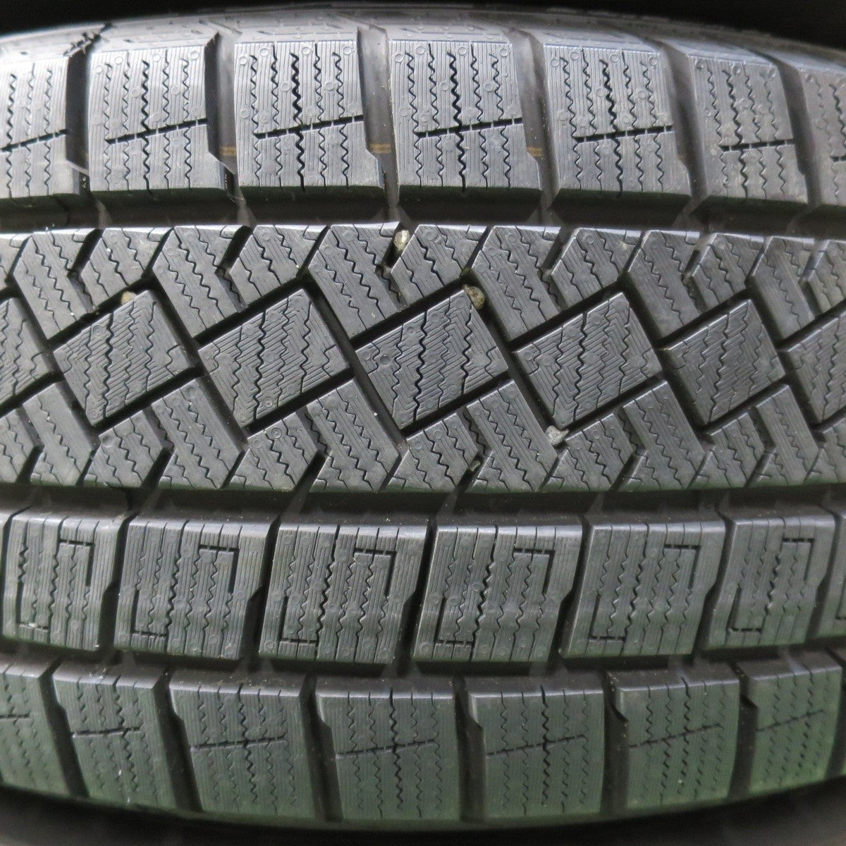 バリ溝!23年!キレイ!ほぼ10分★スタッドレス 215/60R17 ピレリ アイスゼロ アシンメトリコ TEAD テッド 17インチ PCD114.3/5H★5022105イス