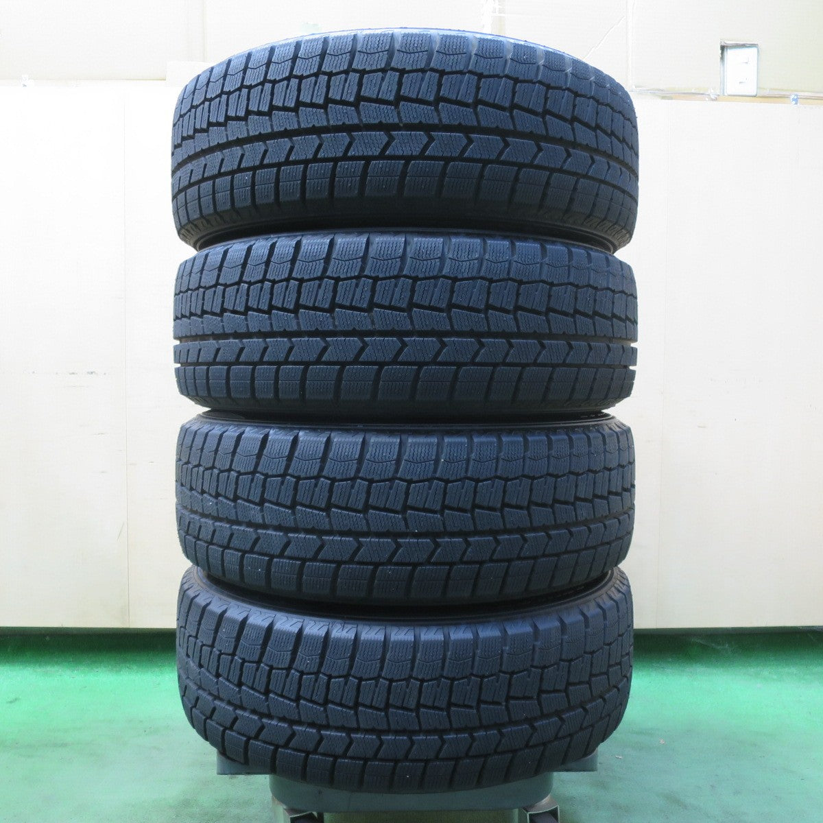 ほぼ未使用!23年!キレイ★アウディ ワーゲン 等 IRVINE F01 195/55R16 スタッドレス ダンロップ ウインターマックス WM02 アーヴィン 16インチ PCD100/5H★5092903イス