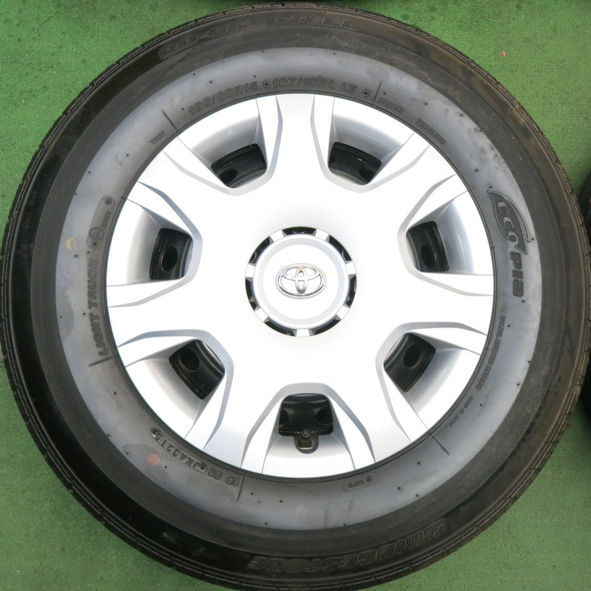 新車外し★トヨタ 200系 ハイエース 純正 スチール 195/80R15 107/105L ブリヂストン RD-613 STEEL 15インチ PCD139.7/6H★5082403HAノ