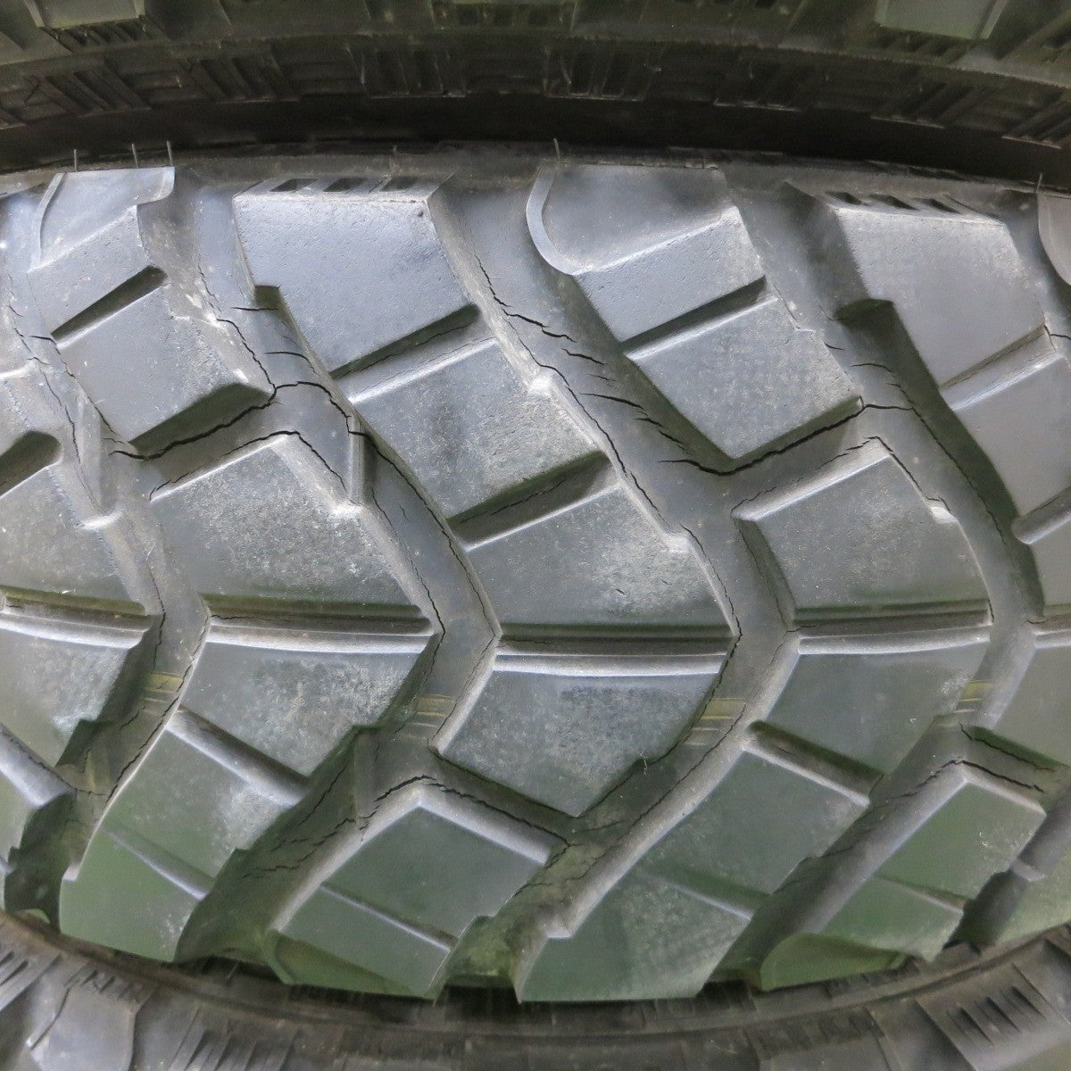 バリ溝!8.5分★ロックマスター スチール 31×10.50R15 109Q 6PR ヨコハマ ジオランダー M/T+ 15インチ PCD139.7/5H★5051604ナノ