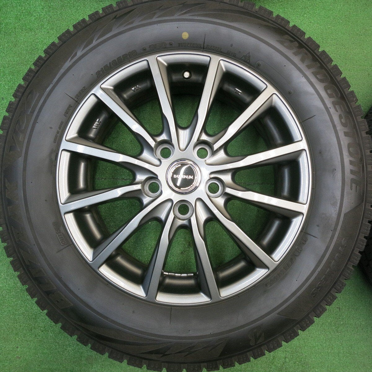 バリ溝!22年!キレイ!9分★スタッドレス 215/65R16 ブリヂストン ブリザック VRX2 BALMINUM バルミナ 16インチ PCD114.3/5H★5031602TNス