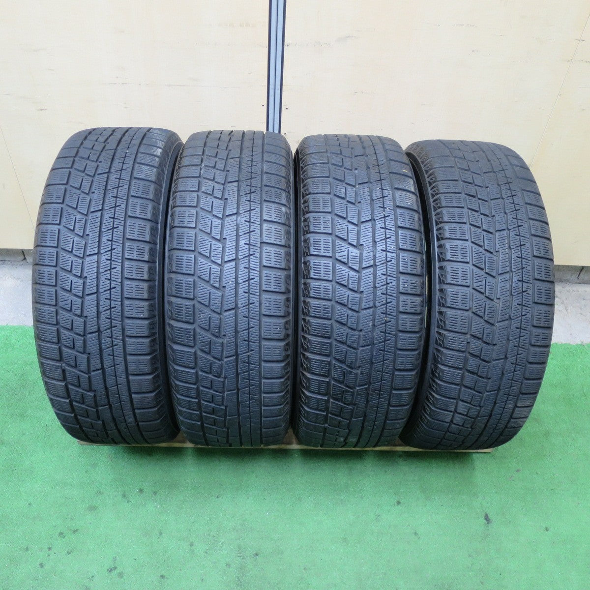 バリ溝!キレイ!8.5分★ベンツ 等 IRVINE F01 205/55R16 スタッドレス ヨコハマ アイスガード iG60 16インチ アーヴィン PCD112/5H★5061302TTス