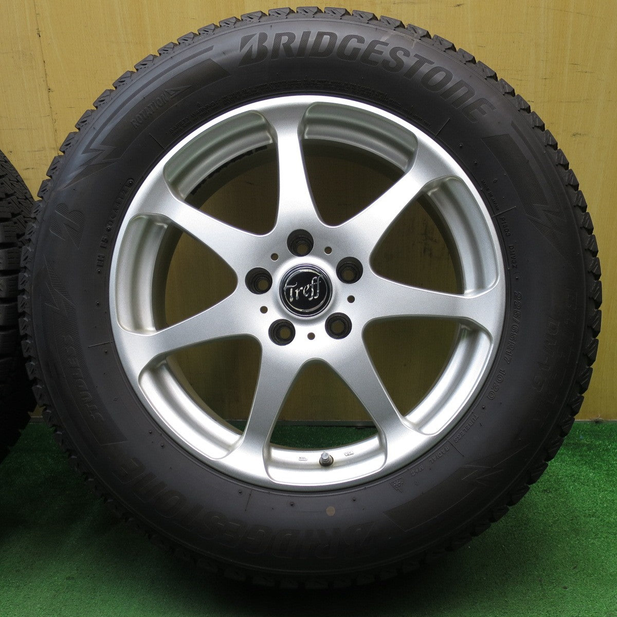 バリ溝!21年!キレイ!9分★スタッドレス 225/65R17 ブリヂストン ブリザック DM-V3 Treff S7 トレフ 17インチ PCD114.3/5H★5052002NJス