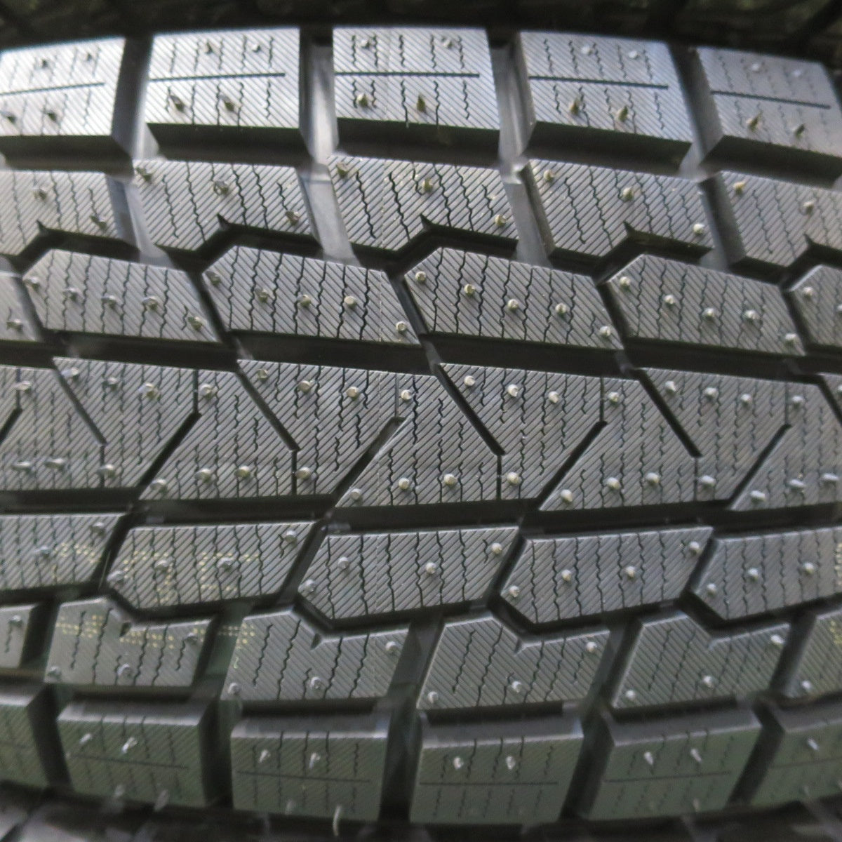 未使用!24年★スタッドレス 195/65R15 ヨコハマ アイスガード iG53 タイヤ 15インチ セレナ ヴォクシー ノア 等★6011708イスタ