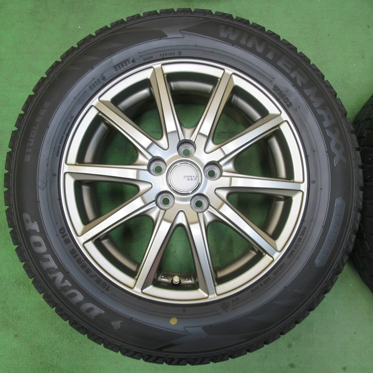 バリ溝!21年!キレイ!8.5分★プリウス 等 195/65R15 スタッドレス ダンロップ ウインターマックス WM02 SIBILLA NEXT GS-5 シビラ 15インチ PCD100/5H★5012503イス