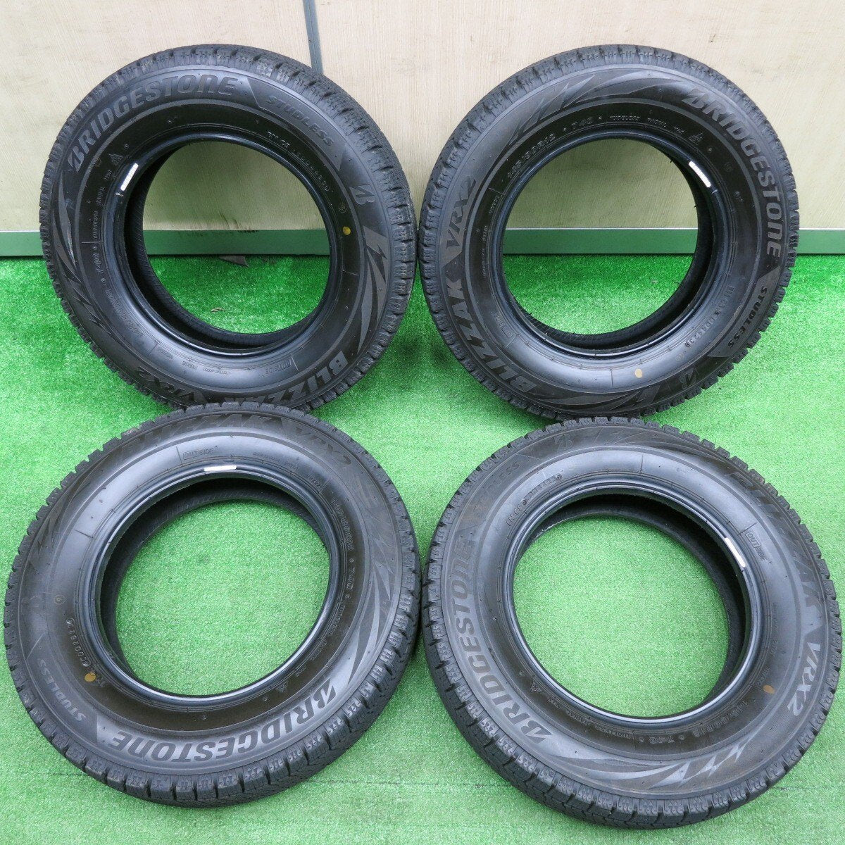 バリ溝!23年!8.5分★スタッドレス 145/80R12 ブリヂストン ブリザック VRX2 12インチ ミラ ライフ アルト 等★4112803HAスタ
