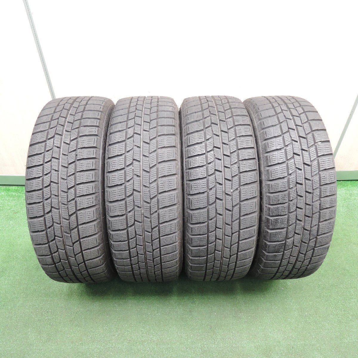 バリ溝!キレイ!9.5分★ワーゲン 等 MAK 215/55R16 スタッドレス グッドイヤー アイスナビ6 16インチ PCD112/5H★4010906TNス
