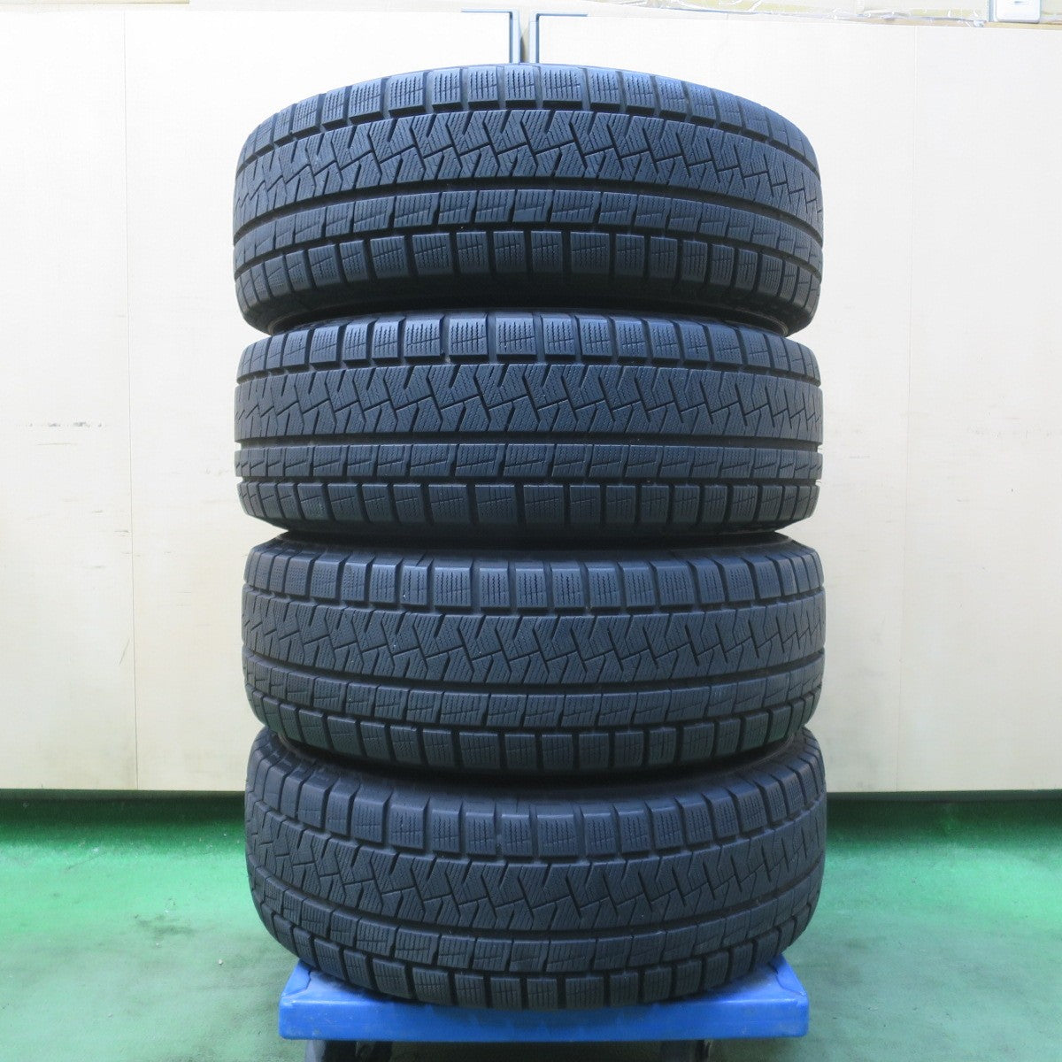バリ溝!キレイ!8.5分★スタッドレス 195/65R15 ピレリ アイスアシンメトリコ プラス NIRVANA NV ニルバーナ ニルヴァーナ 15インチ PCD114.3/5H★6021306イス