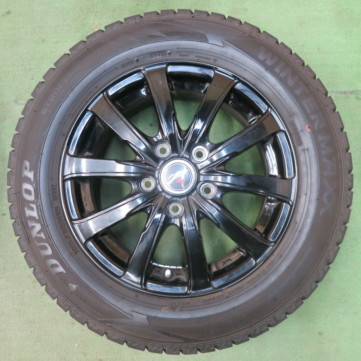 バリ溝!22年!キレイ!9.5分★スタッドレス 195/65R15 ダンロップ ウインターマックス WM02 Fang ファング 15インチ PCD114.3/5H★5092903SKス